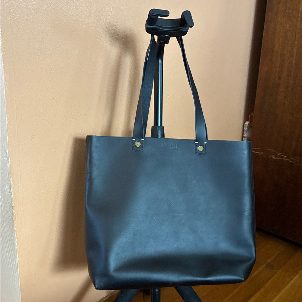 Black leather, cowhide tote! Feed 100